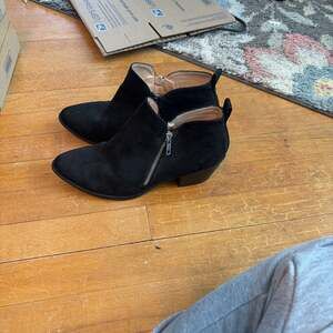 American Eagle Outfitters